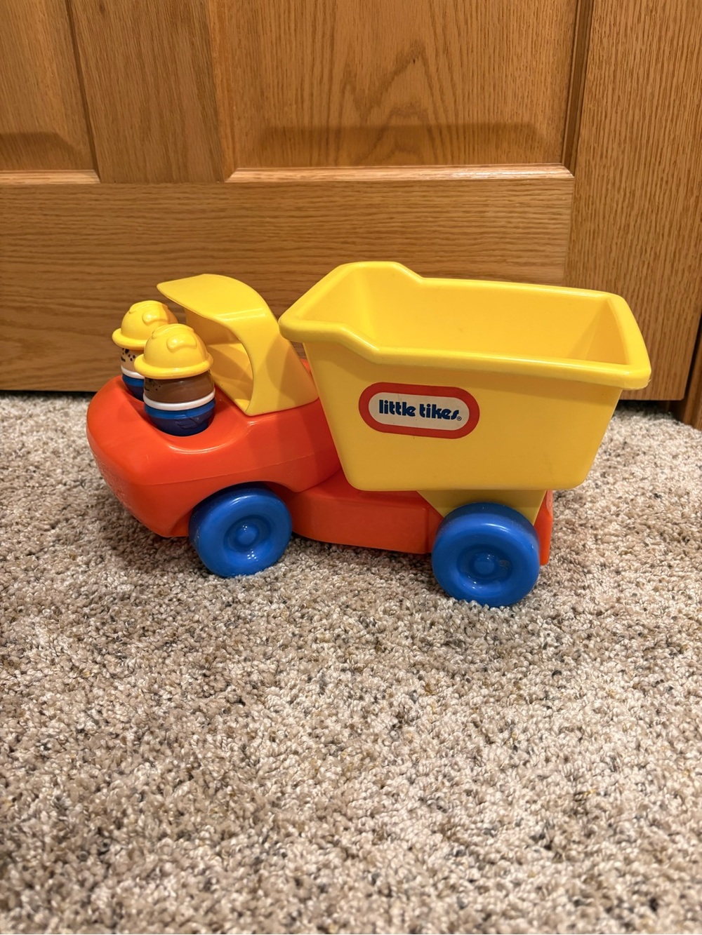 Vintage Little Tikes late 1980s/early 1990s Dump Truck Toy with 2 Tot Characters